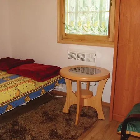 بيت للعطل Two-bedroom Holiday In *